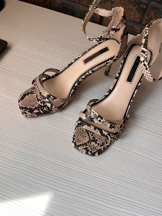 Женские босоножки Zara 39 размер (стелька 25 см )