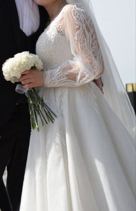 Гарна весільна сукня