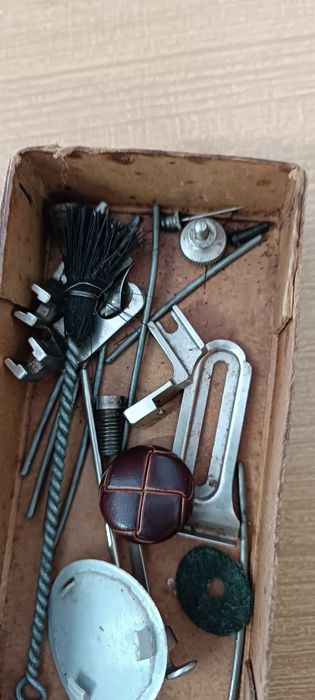Máquina costura antiga , tem mais 100 anos
