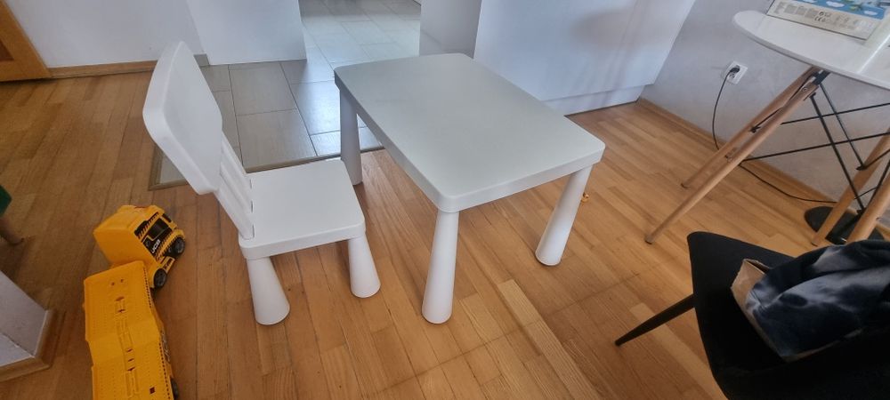 Stolik dziecięcy + krzesełko
