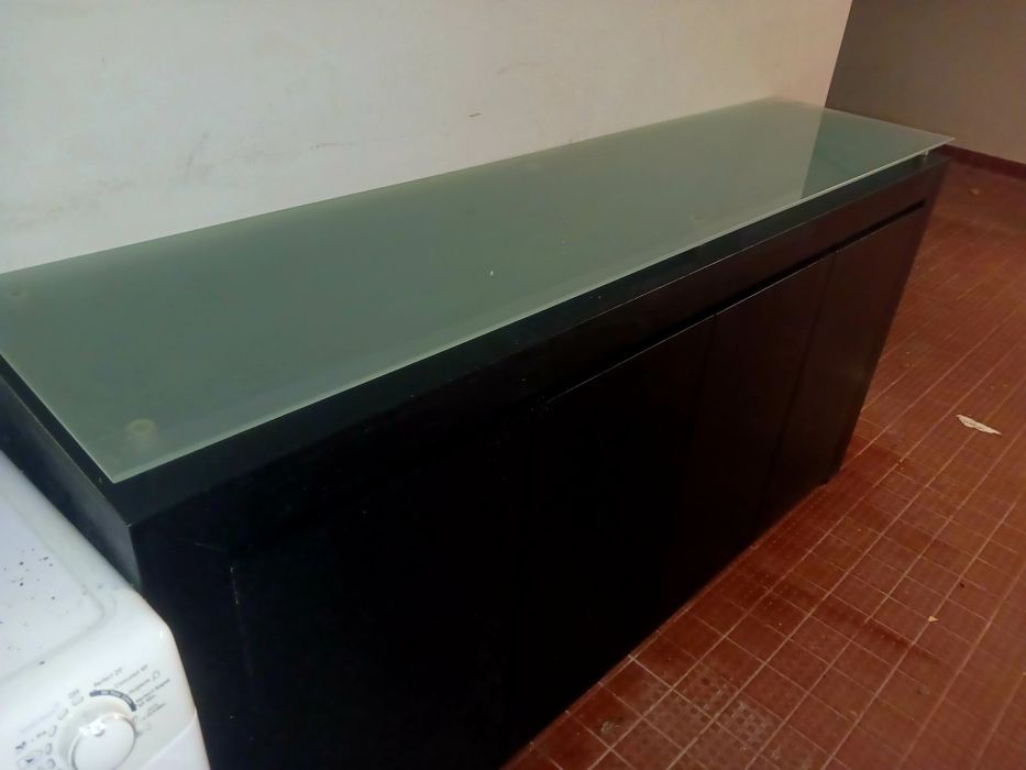 Móvel 4 portas e 1 gaveta