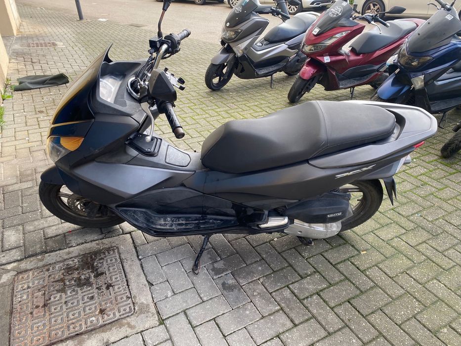 Vendo Pcx125 muito barato. Moto boa para trabalho ou lazer.