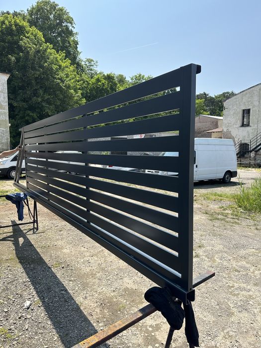 Brama panelowa przesuwna 6m, antracyt, wys. 148 cm + 2 słupki – NOWA