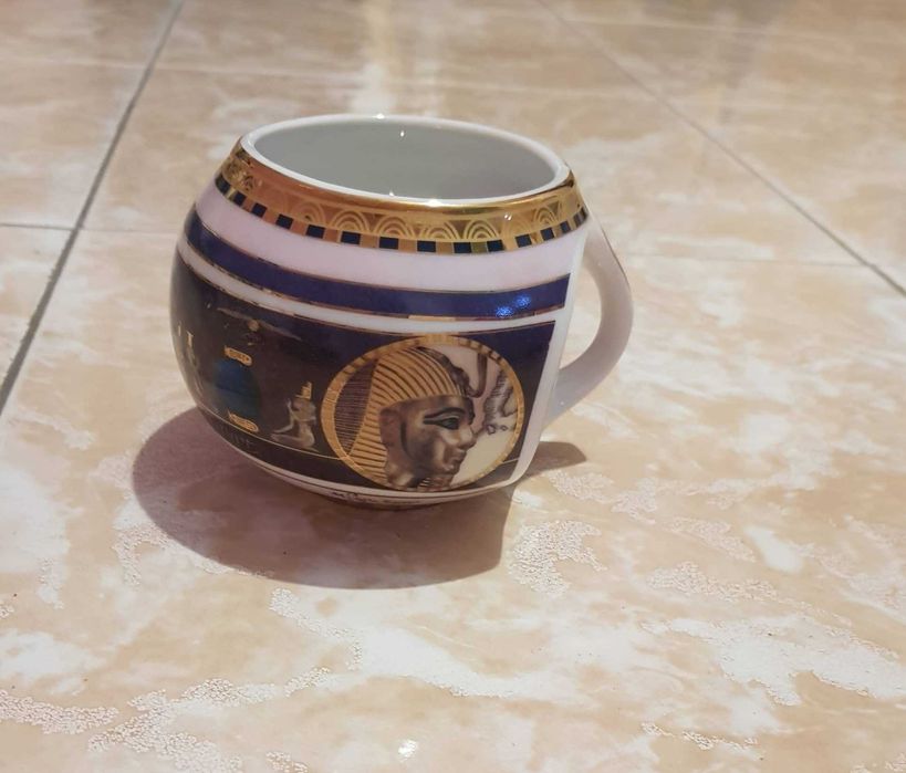 Chávena porcelana fina com imagens egípcias pintada á mão da Limoges