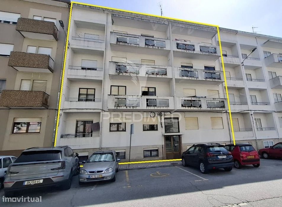 Prédio Urbano com 10 habitações na Guarda.