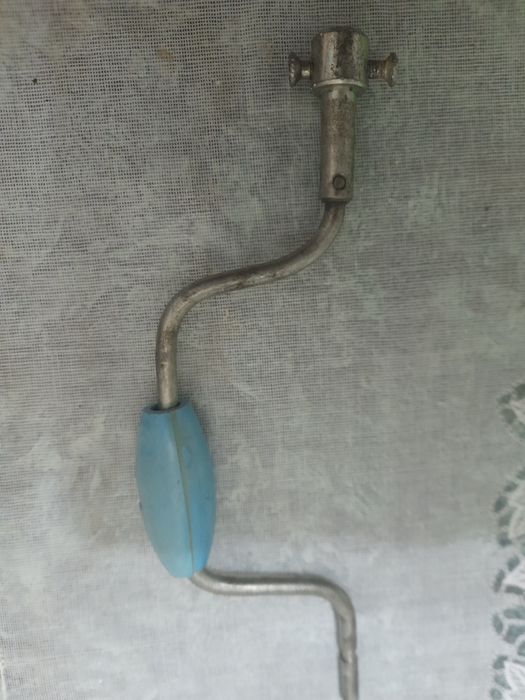 Мини дрель ручная.