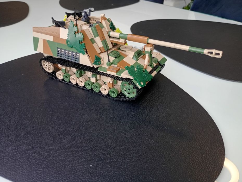 Cobi MOC Nashorn 1:28 pełne wnętrze