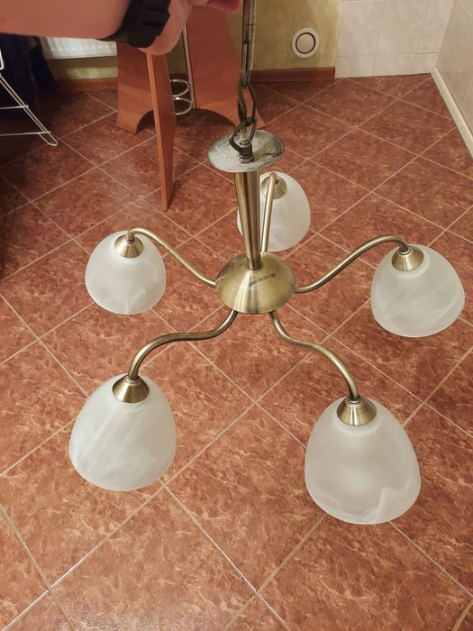 Sprzedam żyrandol na 5 żarówek metalowy