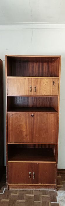 Móvel de sala de jantar em madeira