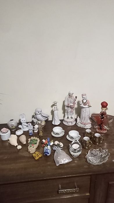 This complete porcelain set for €15