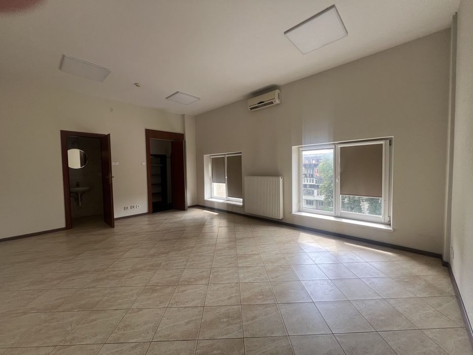 Оренда! офісні приміщення 200 м.кв ! вул.Зелена