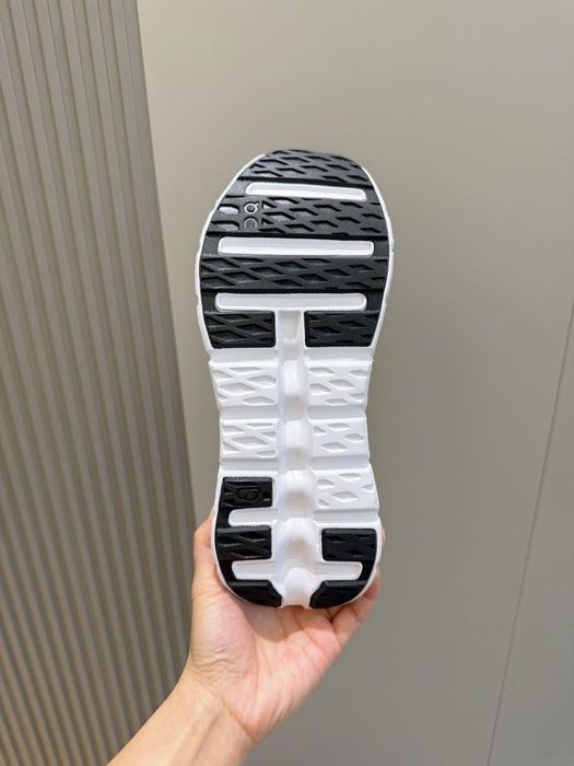 ON Cloudtilt White Black оригинал женские кроссовки белые черные для бега ходьбы