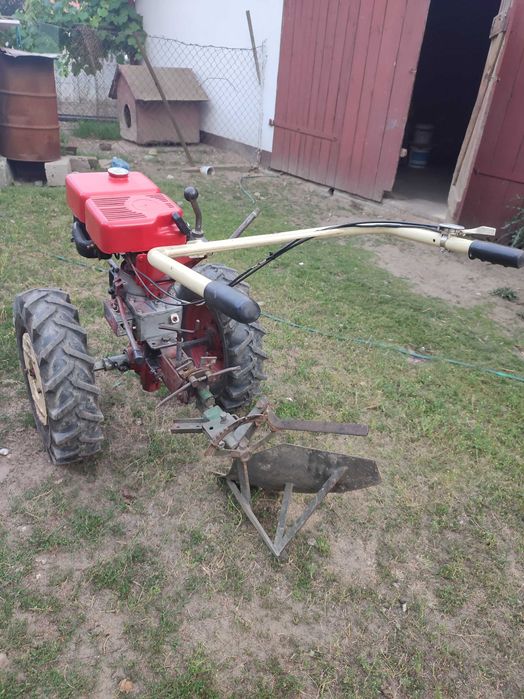 Traktorek ogrodowy dzik jednoosiowy ciągnik Terra Vari Robi 151