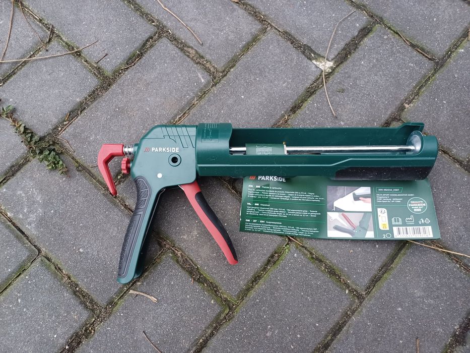 Pistolet do silikonu