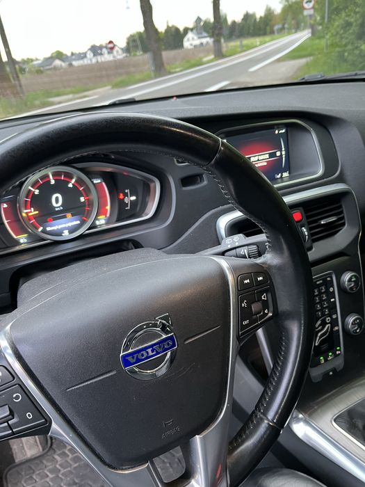 Volvo V40 D4 190 KM Full wyposażenie model 2015
