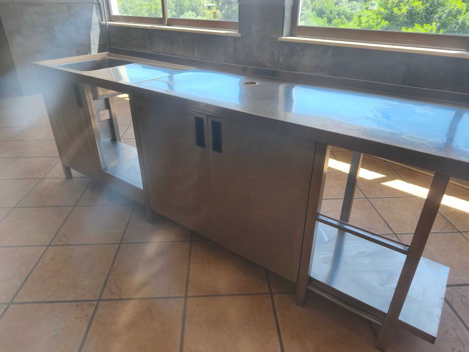 Bancada de inox com lava-loiça
