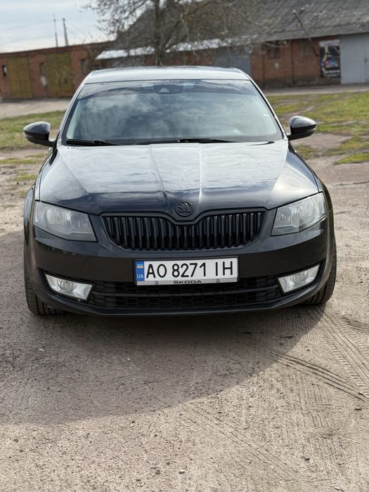 Шкода  октавія A7 2013року,1.6дизель,обслужена,2 ключа,2 комплекти дисків та гуми