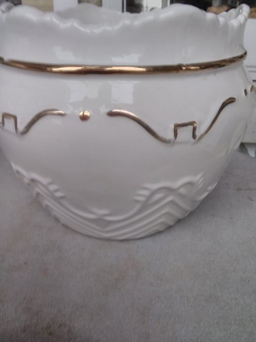 Vasos/Cachepos brancos com dourado