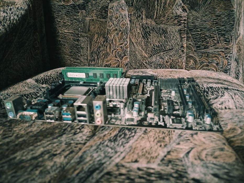 Комплект, AMD fx-8120 8 ядер, 16 Гб