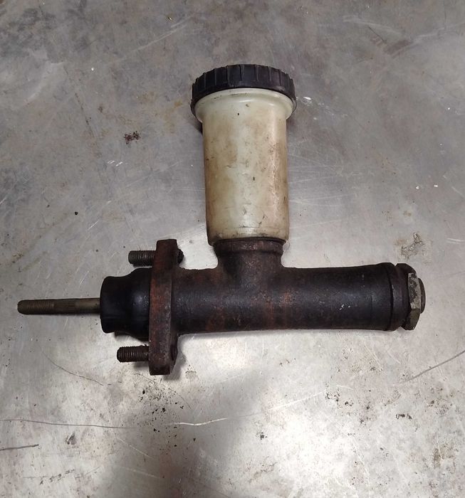Главный тормозной цилиндр для ГАЗ 24 Новый.