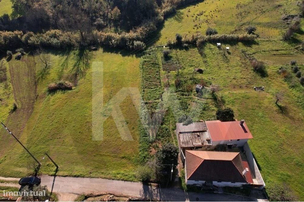 Moradia T2 para recuperar em Santo Ibério, Pombal, Leiria com terreno