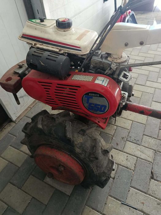 Traktor/dzik Kubota z przyczepką
