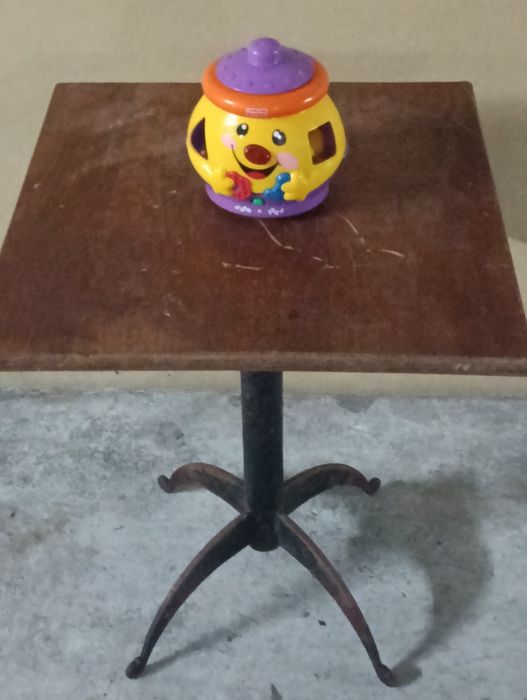 Mesa vintage, gênero bistrô,para restauro