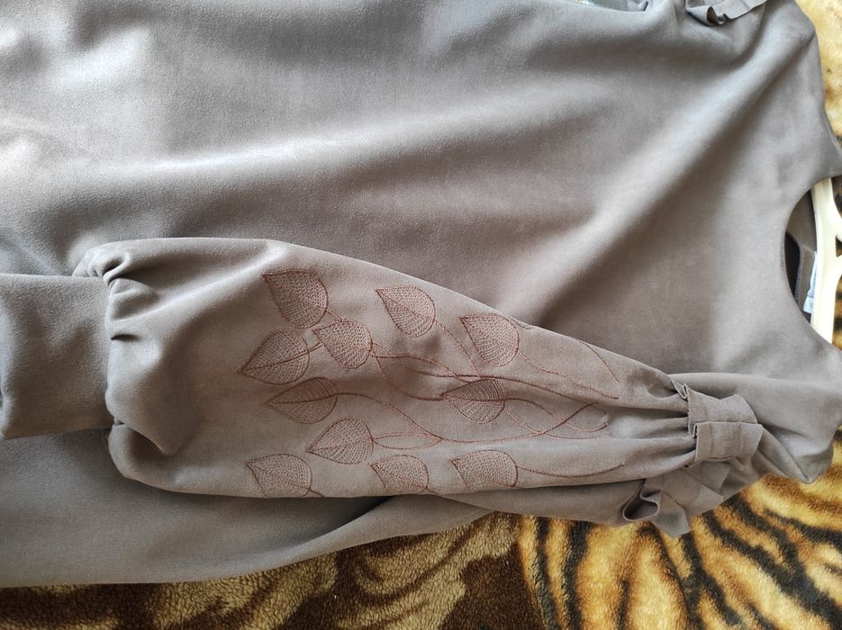 Чудова Нова сукня розмір 46