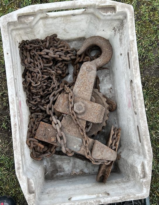 Stara solidna wciągarka (wyciągarka) rug cug ręczna flaschenzug