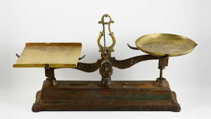 Balança de pratos antiga