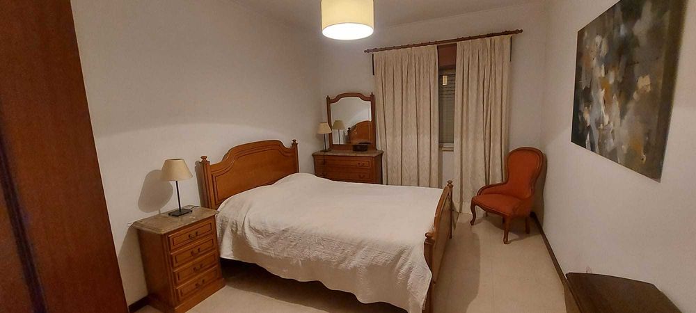 Room for rent to university student - Massamá