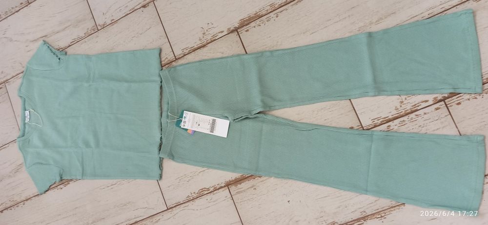 Nowy zestaw t-shirt i spodnie flare miętowe Coccodrillo 140/146