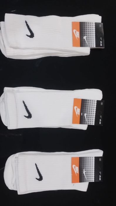 Białe skarpetki Nike