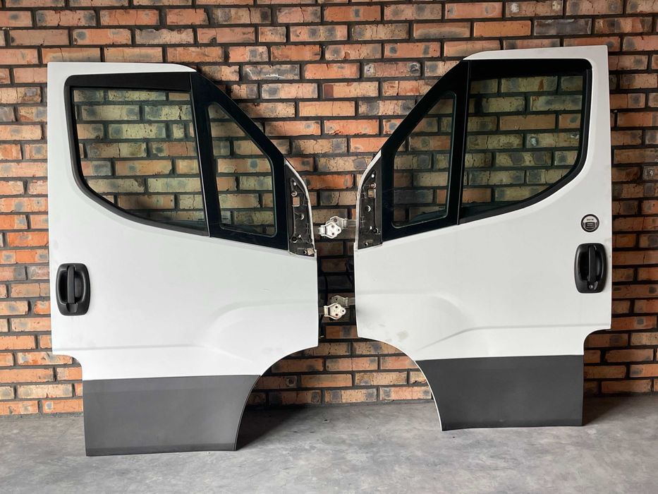 Двері Iveco Daily 2018 рік в зборі