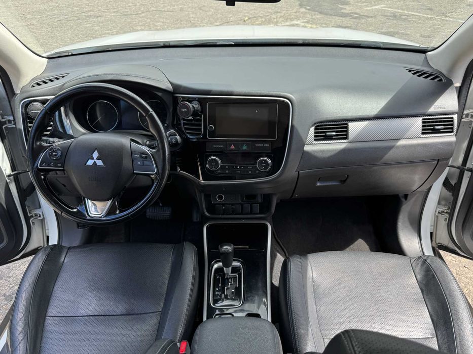 Mitsubishi Outlander 2016 (2.4 S-AWC)