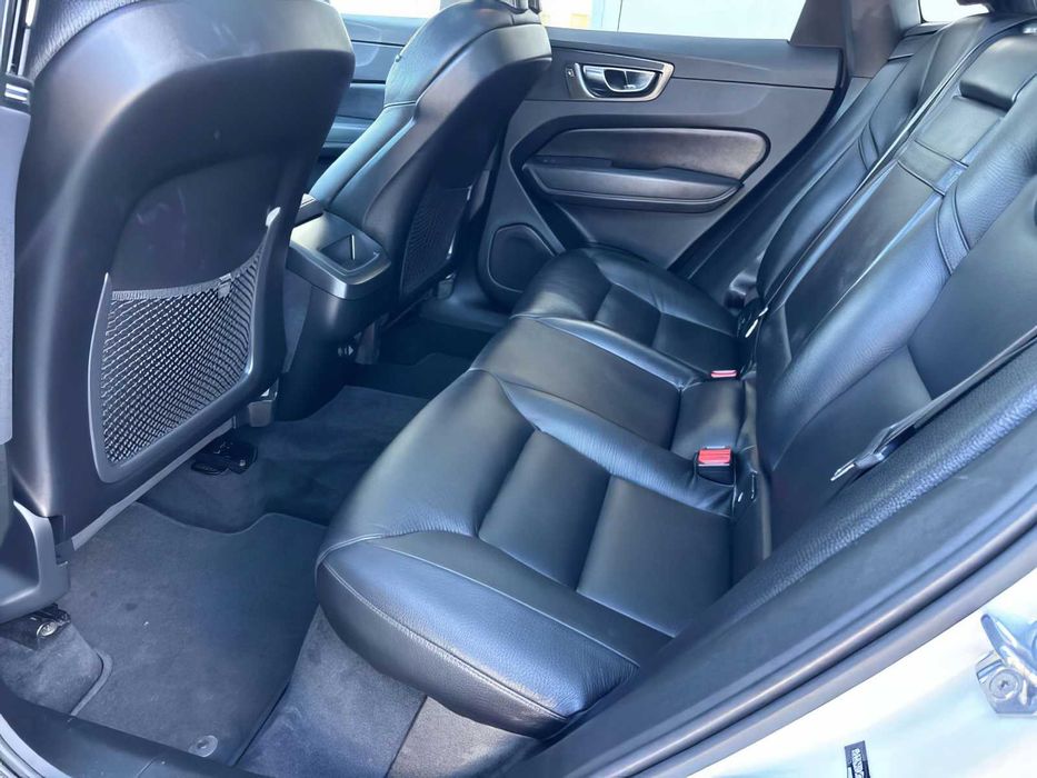 Volvo XC60 T6 Momentum      2019