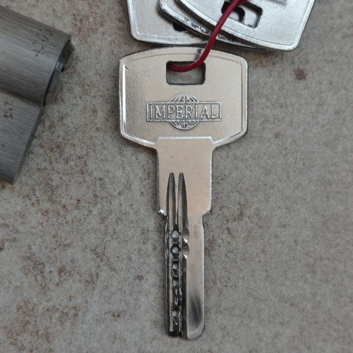 Цилиндр замка Imperial 70мм с лазерным ключом