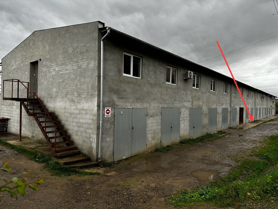 Гараж в Коломиї. Два поверхи.