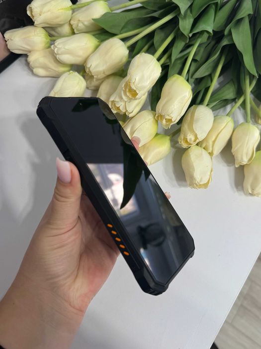 Мобільний телефон Oukitel WP28S з мощною батареєю, та водонепроникний