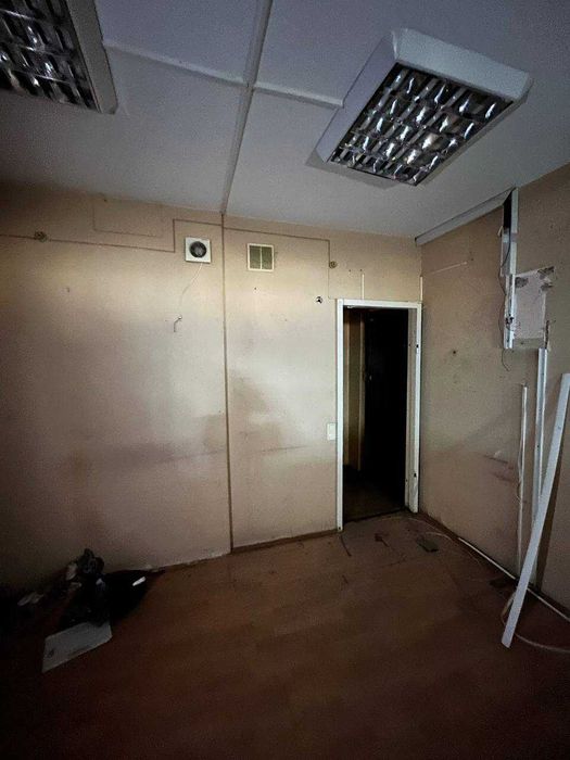 Продам нежитлове приміщення на Заболотного за 10 000у.о.