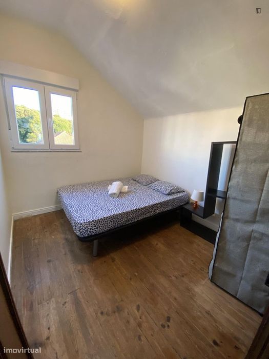 Quarto - localizado em Cedofeita Porto