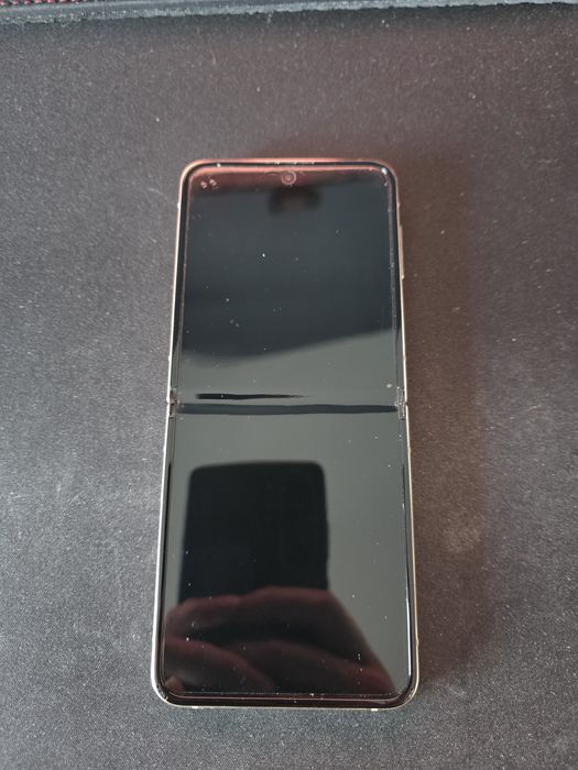 Samsung Galaxy Z Flip 4 uszkodzony ekran