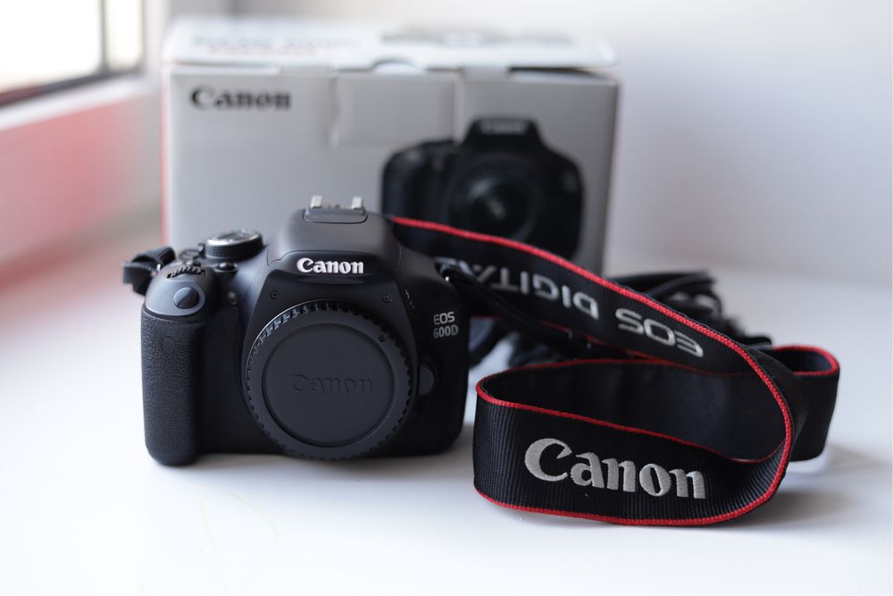 Canon 600 D фотоапарат
