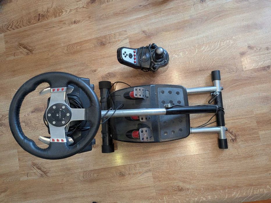 Logitech G27 +Wheel Stand Pro