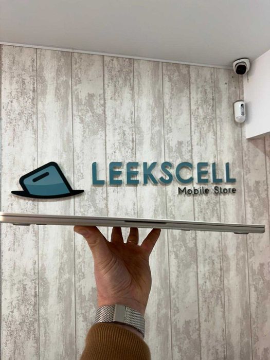 Macbook Air M4 - 15.3P - 16/512GB - LUZ DAS ESTRELAS - GARANTIA