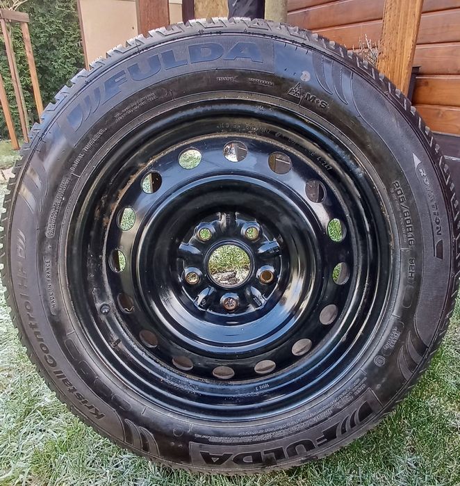 Koła 114,3x5 z oponami zimowymi FULDA 205/60/16
