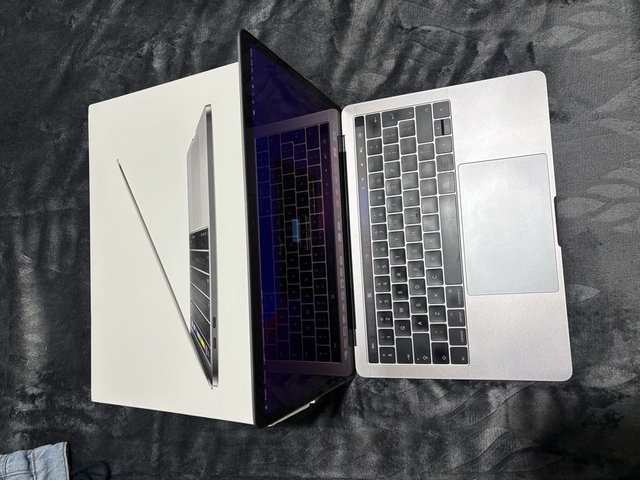 MacBook Pro 13” Retina i5 16GB 1TB Touch Bar