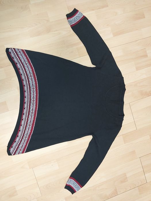 Dluzszy sweter damski czarny 40 42 uroczy