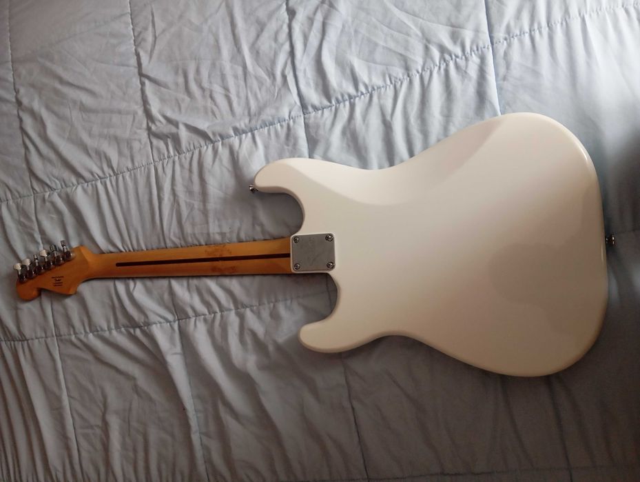 Guitarra Elétrica Squier Stratocaster Branca – Em Bom Estado