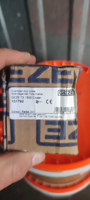 Samozamykacz GEZE TS1500 z ramieniem